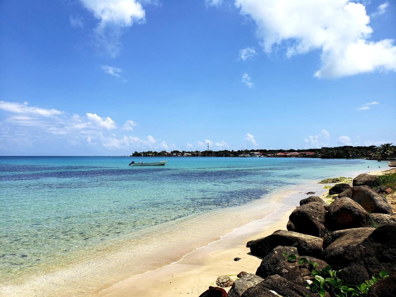 Paraiso Beach Hotel Brig Bay Exteriér fotografie